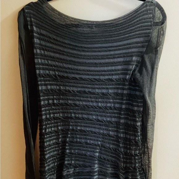 Cotton with some elastic dress. Linen sleeves with stretch. Very pretty - Picture 2 of 3